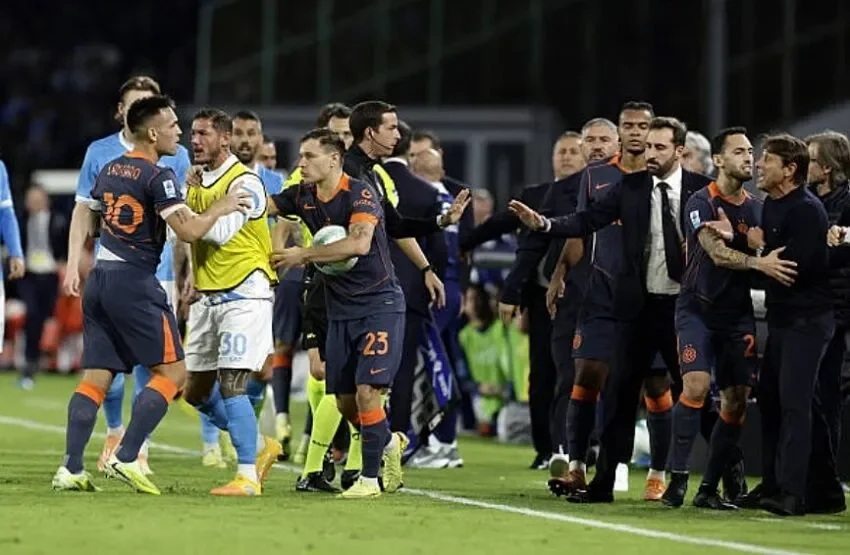 Conte và Lautaro Martinez khẩu chiến dữ dội trong trận Napoli – Inter